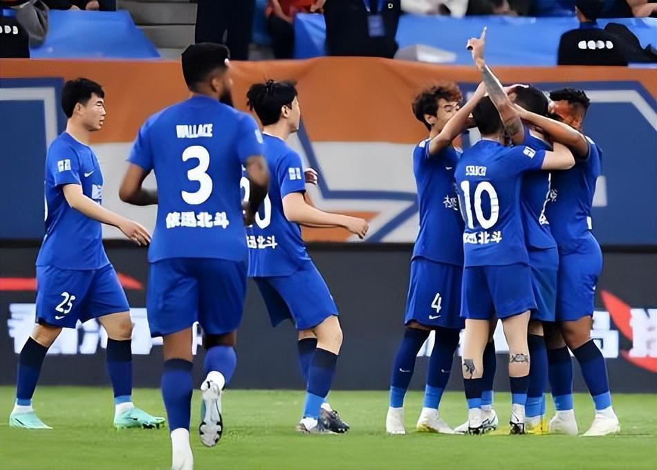 武汉三镇本土首笔重量级签约官宣！曾是上港主力国脚，值得期待